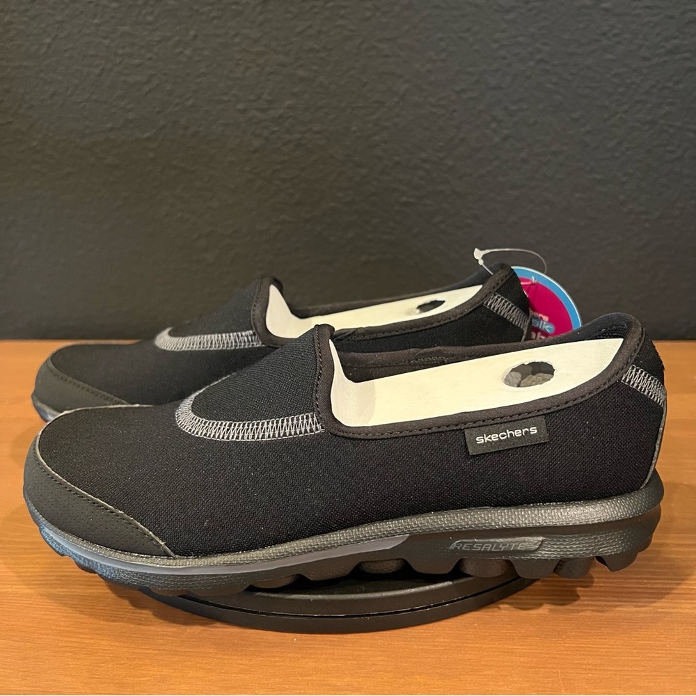 Skechers Women’s Black Slip On 13510 Go Walk Performance Sneakers Size 5.5
